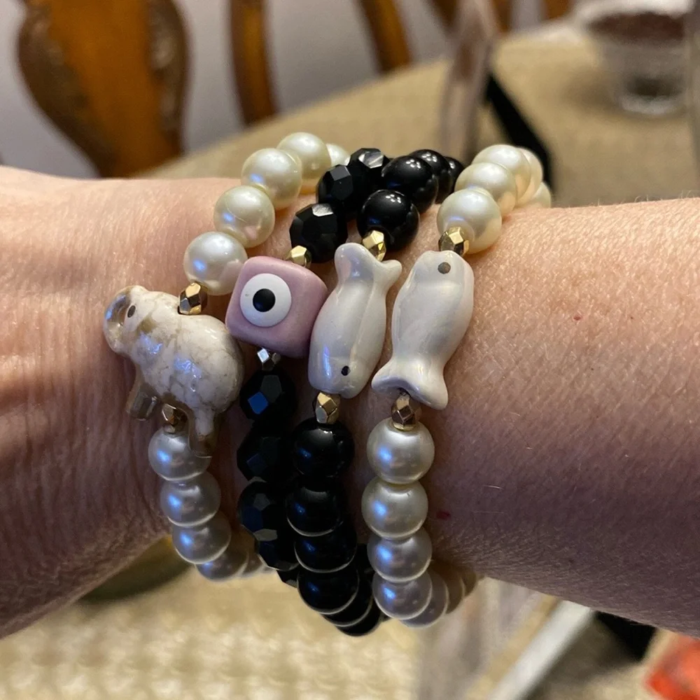 🌹Ceramic fish faux black pearls stackable 8mm bead bracelet  stretchy - Picture 8 of 8